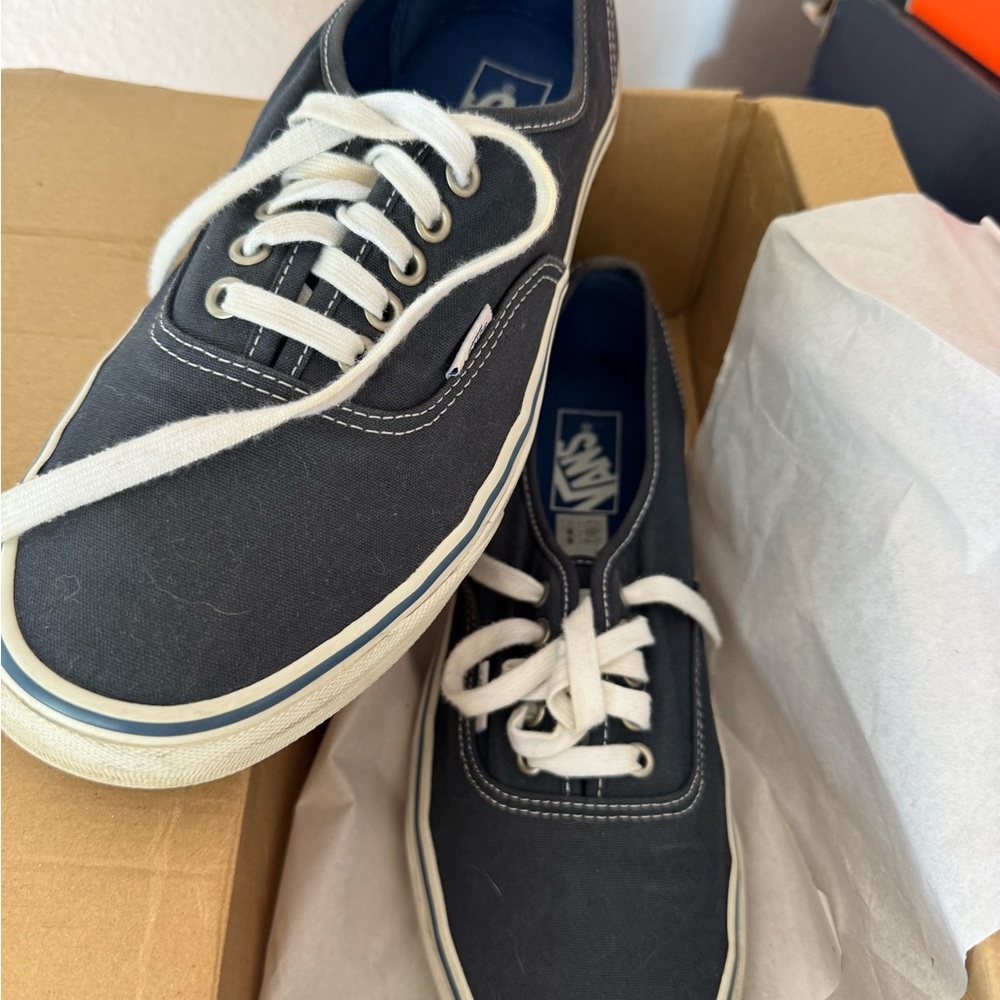 Vans originals navy & White Classic Sneakers mens 9.5 very good Preowned cond